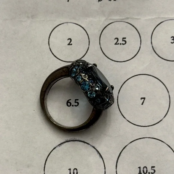 Stunning Blue Crystal Cocktail Ring - Picture 6 of 12